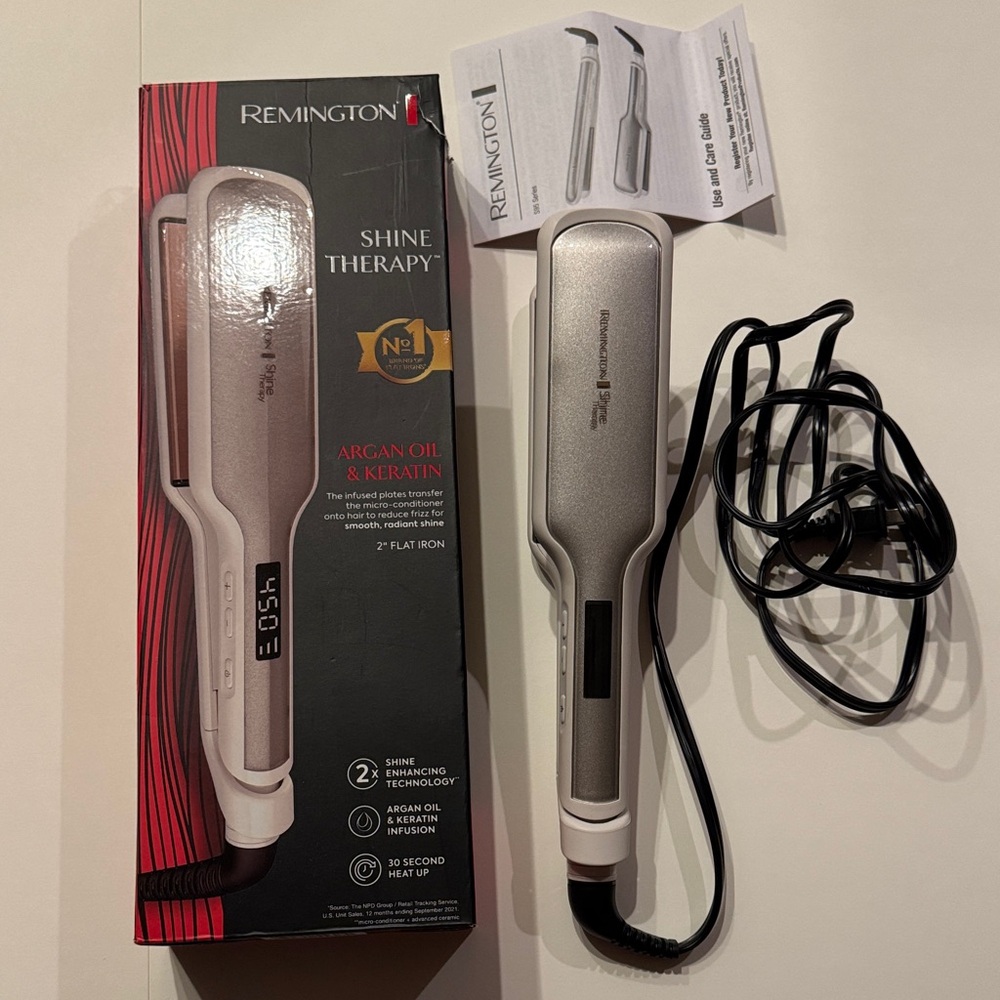 Remington Shine Therapy Argan Oil & Keratin Infused 2-inch hair straightener.